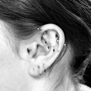 Piercing tragus Piercing tragus